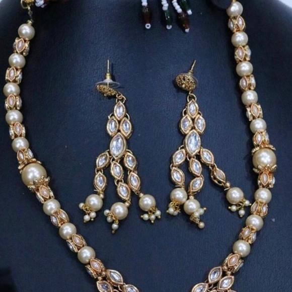 Gold Plated Kundan Necklace & Earring Set - Picture 3 of 3